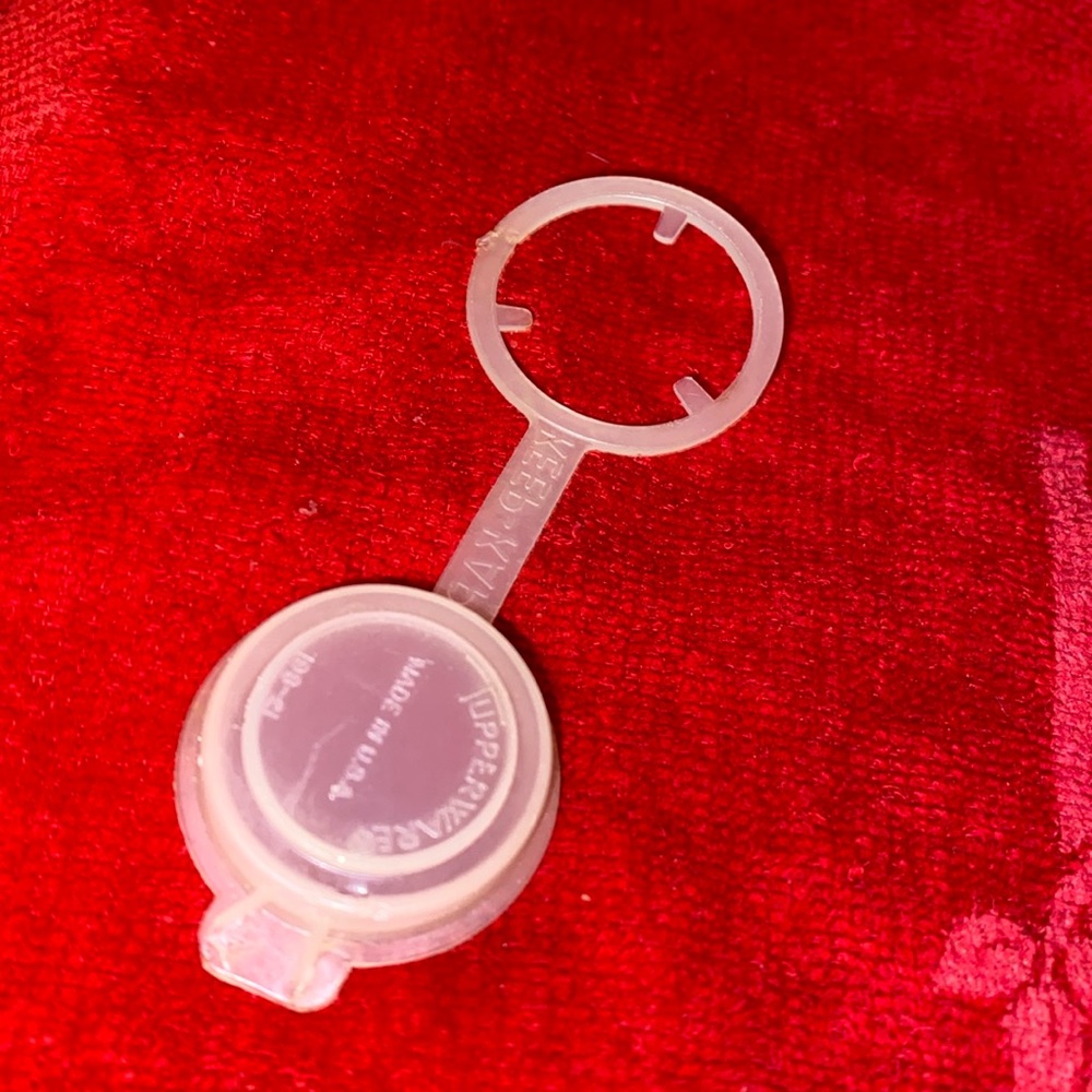 TUPPERWARE 198-21 KEEP-KAP Sheer Lid Soda Pop Bottle Cap vintage pre-owned